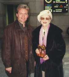 Michael Hilken gratuliert zum Jubiläums-Bambi 1998